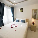 Ha Noi Holiday Center Hotel