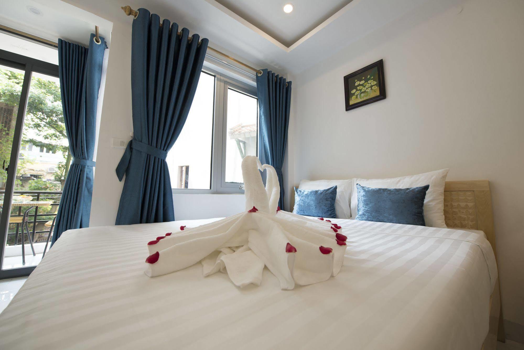 Ha Noi Holiday Center Hotel